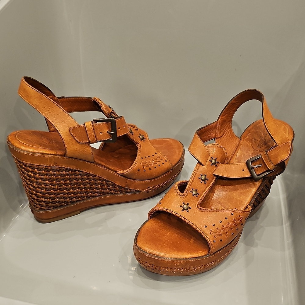 FRYE Tan Leather Wedge Sandals